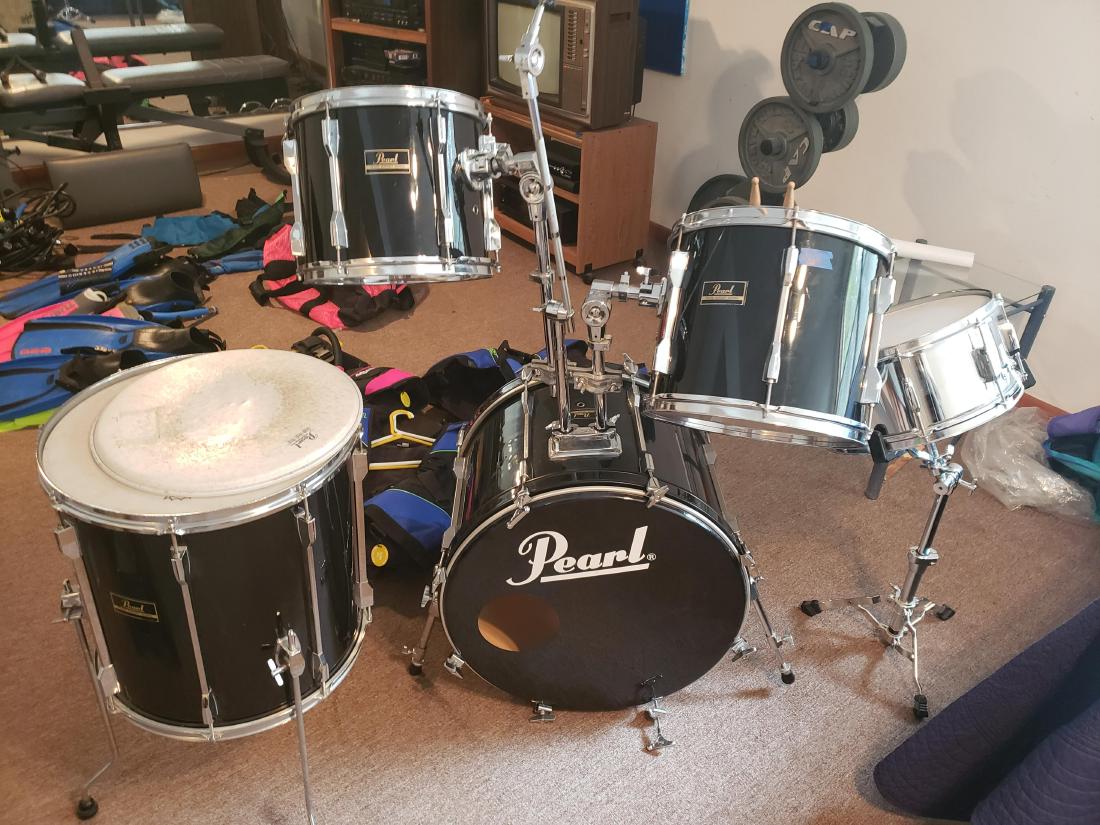 Pearl Export Series Drum Set (1 of 4)
