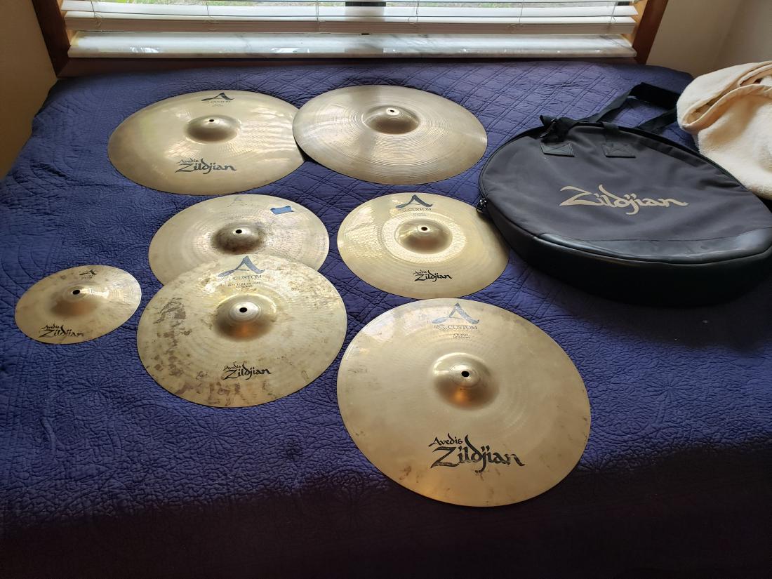 ZILDJIAN A SERIES CYMBALS, SEVEN WITH CASE (1 of 6)