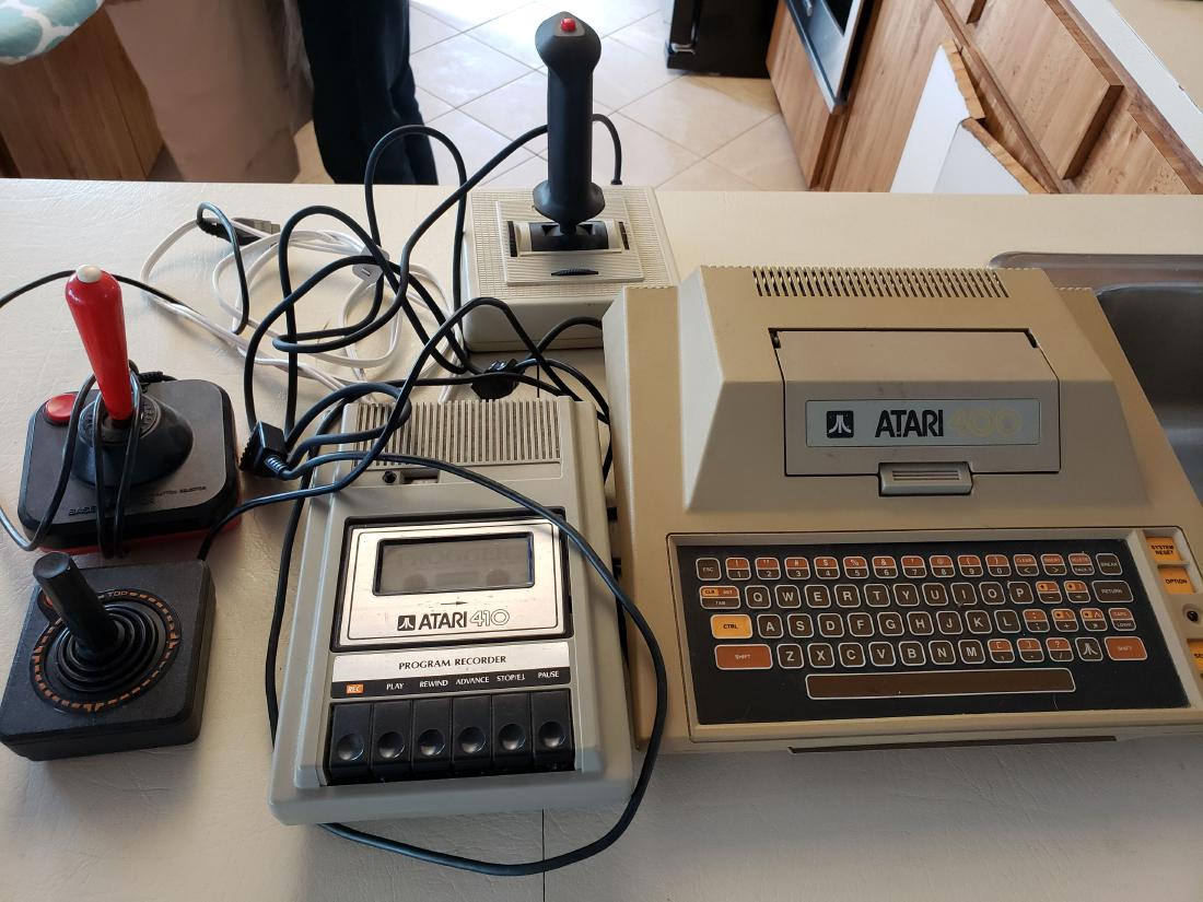 ATARI 400 CONSOLE WITH ATARI 410 PROGRAM RECORDER (1 of 6)