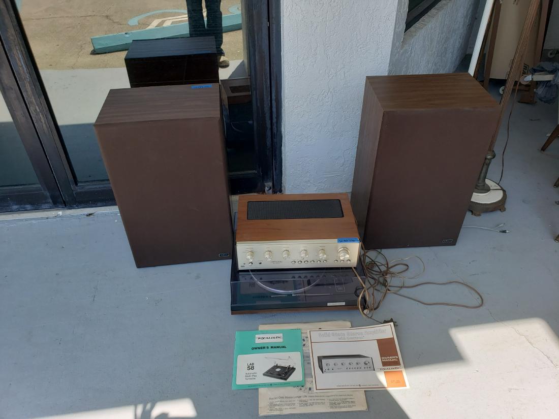 VINTAGE REALISTIC TURNTABLE and AUDIO AMPLIFIER, etc. (1 of 9)