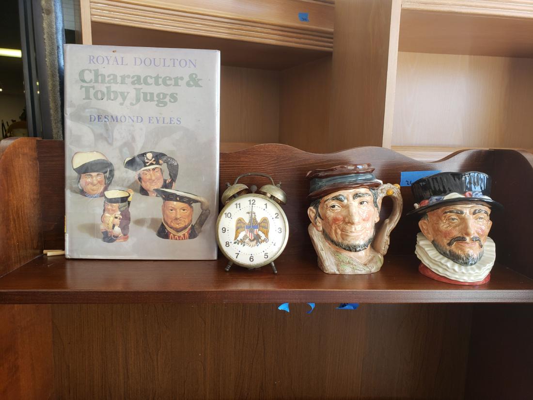 ROYAL DOULTON TOBY/1952 JOHNNY APPLESEED/1946 BEEFEATER: We have in this lot the 1946 Beefeater Toby which generally sells at auction for $370+ and the 1952 Johnny Appleseed Toby which generally sells at auction for $380. Also included in this auction, we a