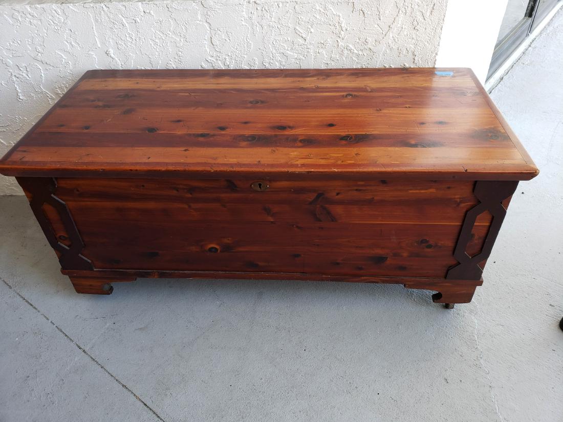 Roos sweetheart 2024 cedar chest 1947