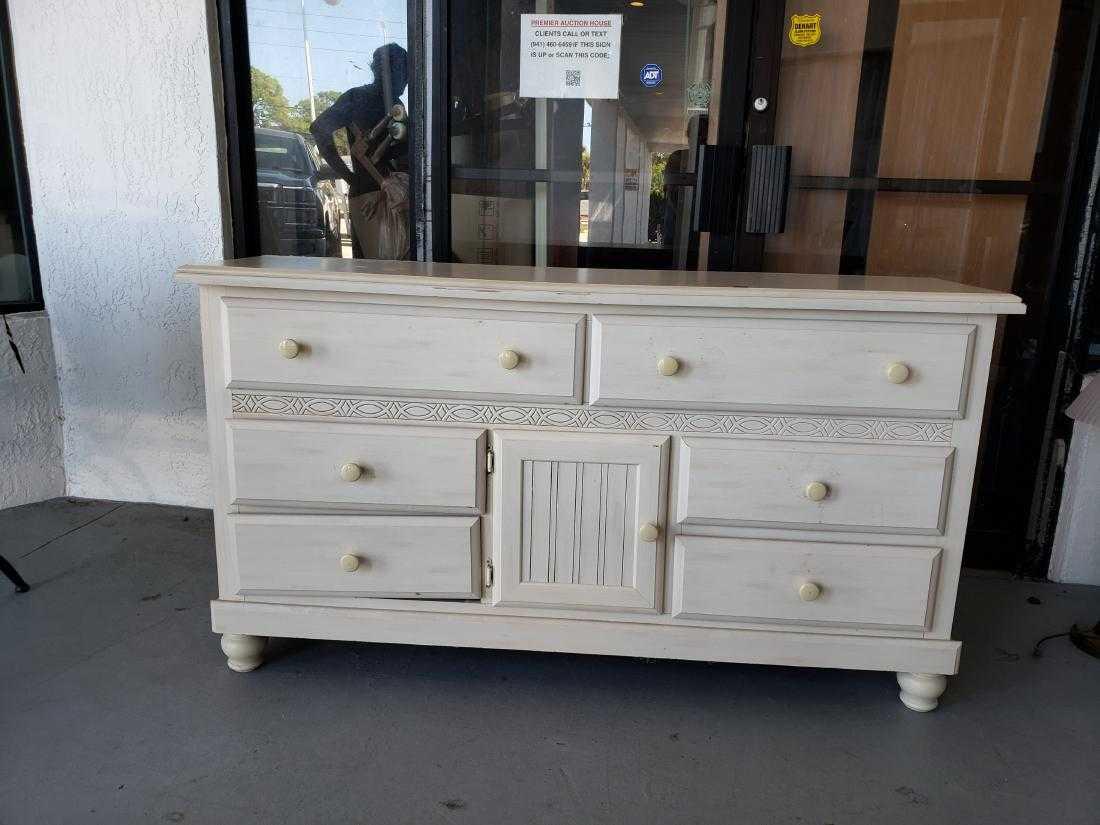 STANDARD FURNITURE 4 DRAWER WHITE DISTRESSED DRESSER (1 of 9)