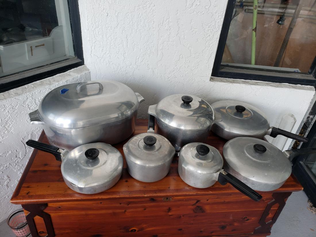 WAGNER WARE STOVETOP AND ROASTING PANS SET (1 of 8)