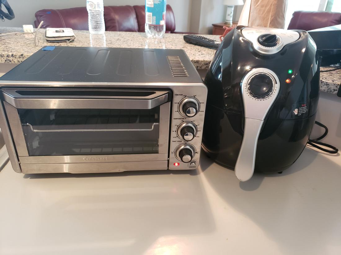 CUISINART TOASTER OVEN and AIR FRYER: Here's a nice Cuisinart toaster oven and a relatively new air fryer.