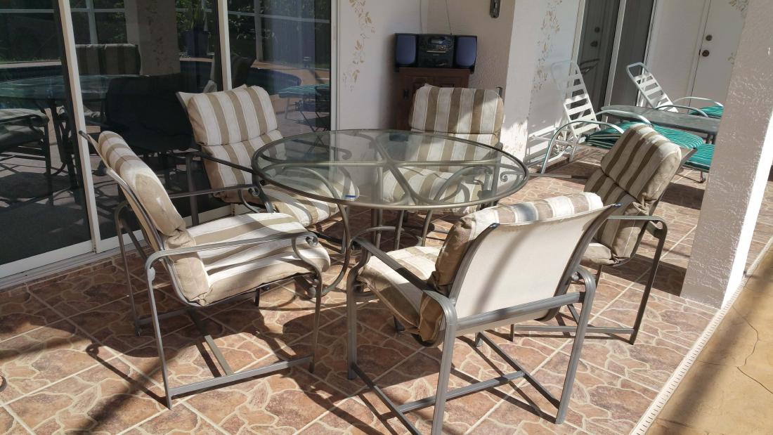 Metal Outdoor Patio Set (1 of 4)