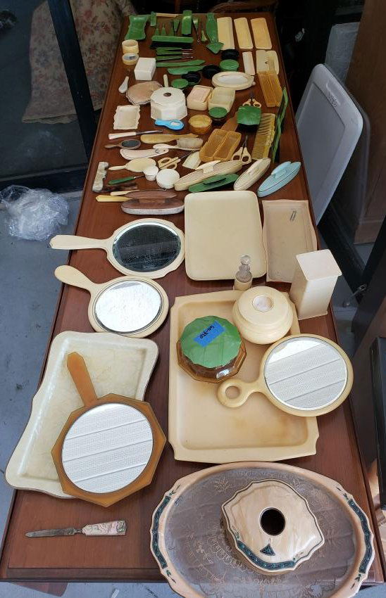 LADIES DRESSER VANITY LOT, CELLULOID, PYRALIN, CATALIN (1 of 16)