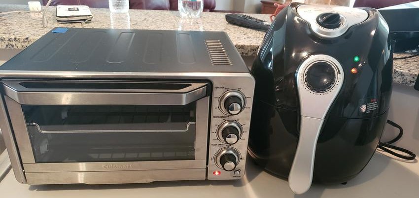 CUISINART TOASTER OVEN and AIR FRYER: Here's a nice Cuisinart toaster oven and a relatively new air fryer.