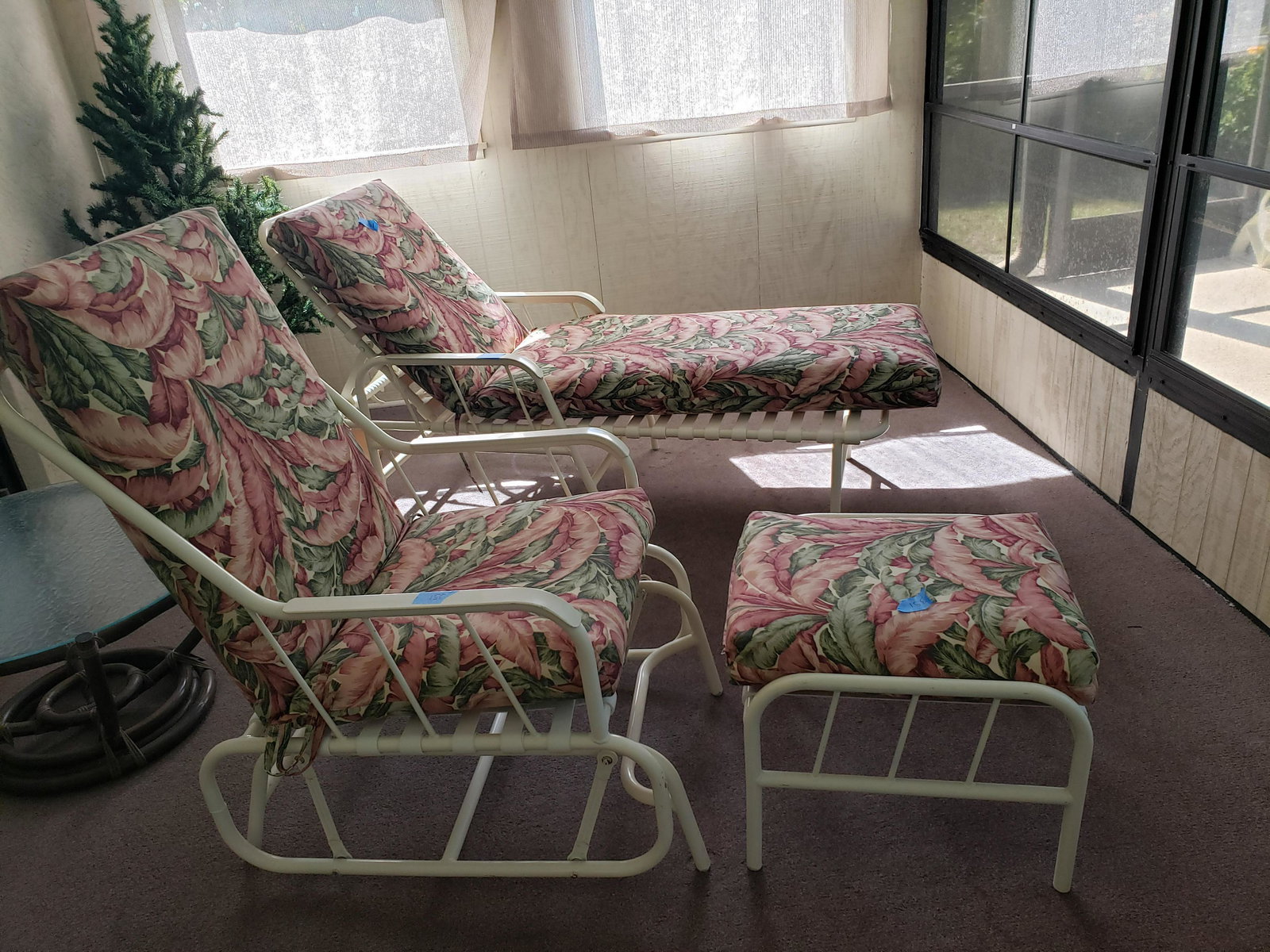 WHITE STRAPPY GLIDING CHAIR, FOOTREST AND CHAISE: This three piece set has very pretty cushions in great condition. Spruce up your lanai! Maker is not known.Does go nice with lot 70!