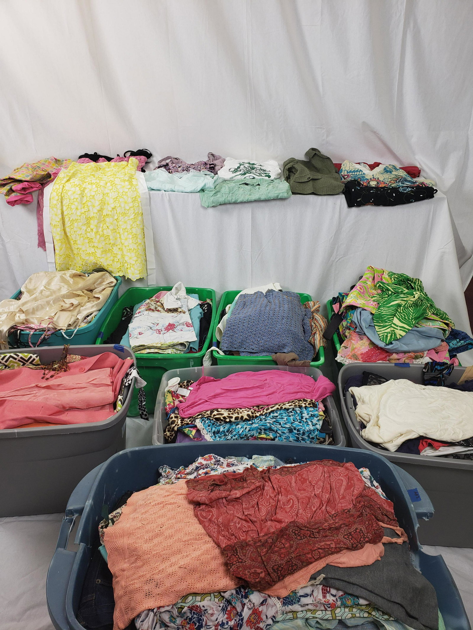 Clothing - Juicy Couture, Tommy Bahama, Ed Hardy: Mostly Womens clothing, some male, with designer names and high end Clothing brands; Lilly Pulitzer, DKNY, Ed Hardy, Tommy Bahoma, Betty Johnson, BeBe, Express, Talbots, Ann Talyer, Banana Republic, J