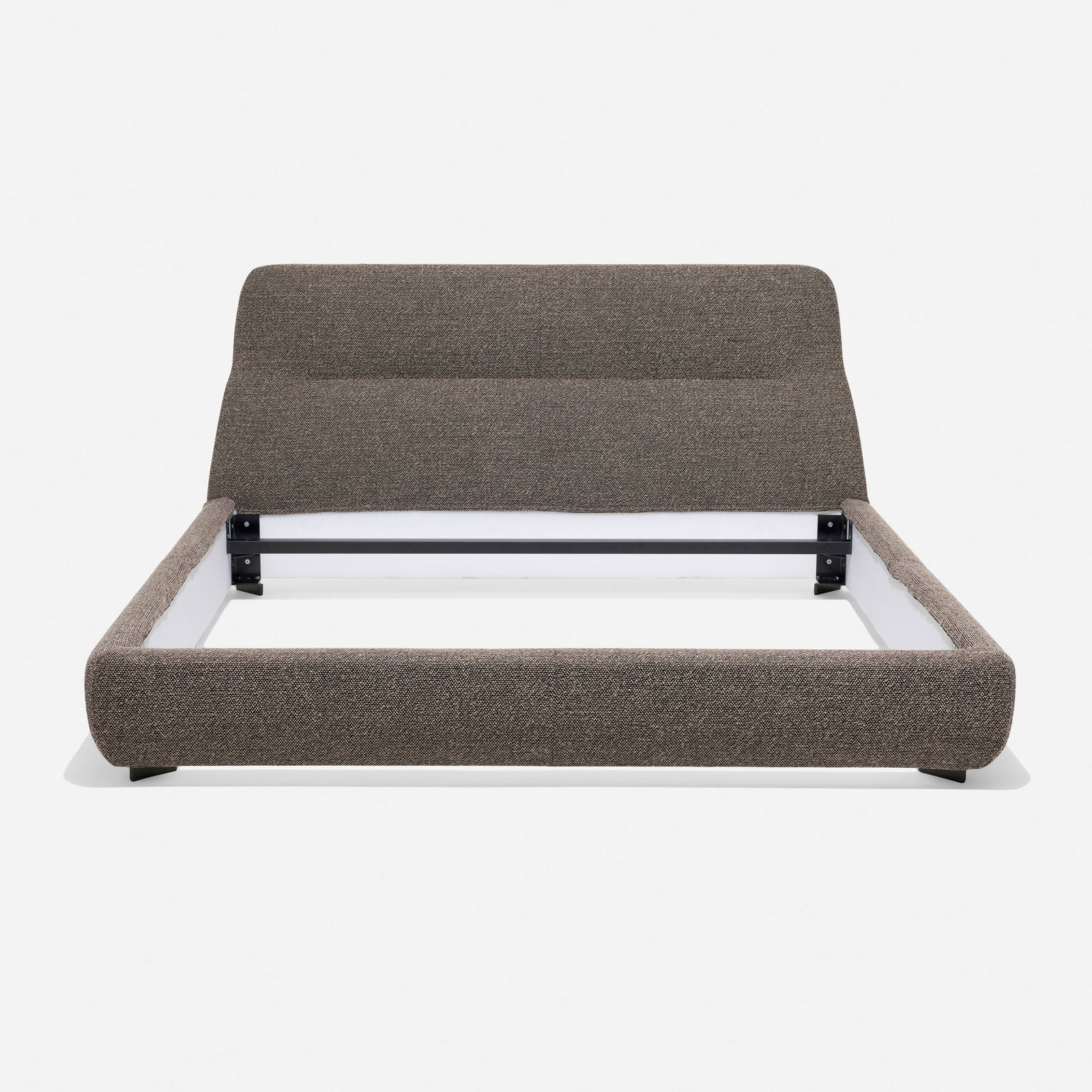 Rodolfo Dordoni, Greenwich king-size bedframe (1 of 5)