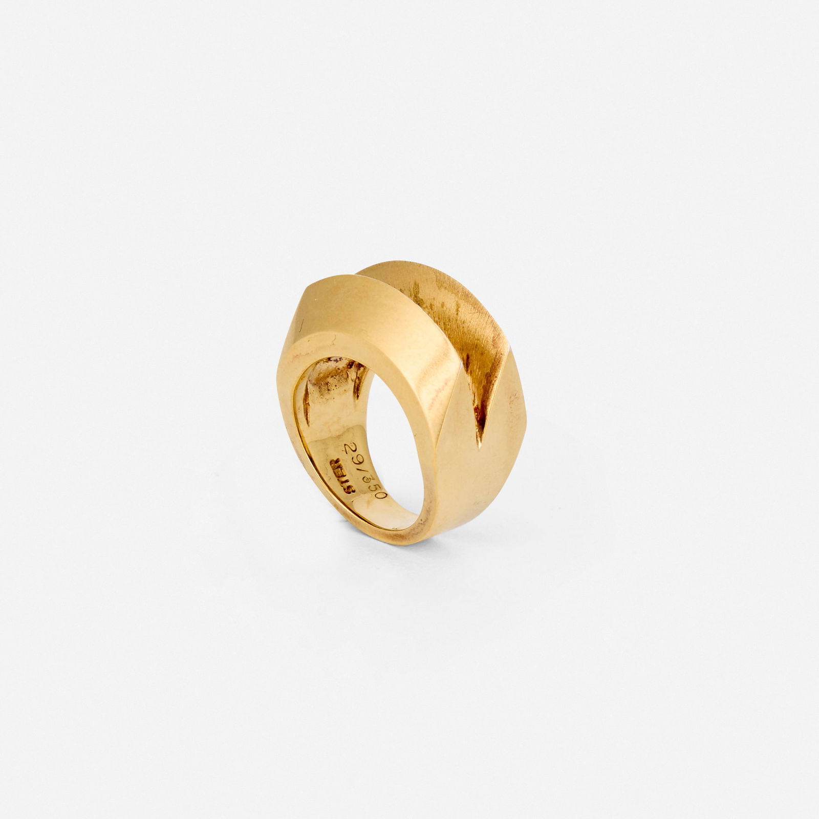 De Wain Valentine, Ring: De Wain Valentine Ring 1986 18k yellow gold vermeil 1.125 h x 0.625 w x 0.5 d in (3 x 2 x 1 cm) Impressed signature, date and number to interior 'Valentine 86 29/350 AEL Ster' with hallmark. This