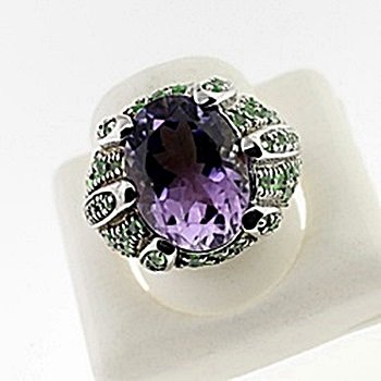 SILVER RING WITH AMETHYST AND TSAVORITE: Stone : AMETHYST Metal : SILVER Cts: 8.00 Finish : POLISHED shape : OVAL Gmwt: 11.00 color...