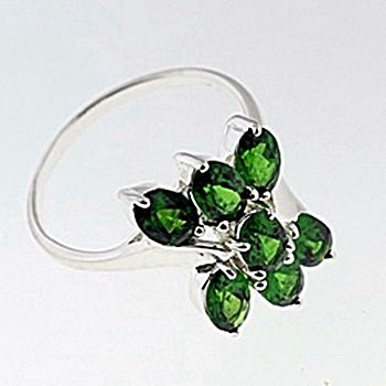 SILVER RING WITH CHROME DIOPSIDE: Stone : CHROME DIOPSIDE Metal : SILVER Cts: 3.50 Finish : POLISHED shape : OVAL Gmwt: 3.50 color: GREEN Size:9