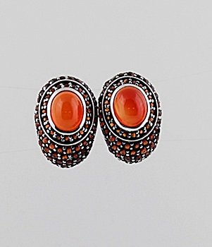SILVER EARRING WITH CHALCEDONY AND GARNET: EARRING STERLING SILVER STONE CHALCEDONY FINISH POLISHED WEIGHT 10CTS WEIGHT 11.00 GMS SHAPE OV LENGTH 3/4 INCH COLOR ORANGE WIDTH 1/2" STONE GARNET SHAPE RD