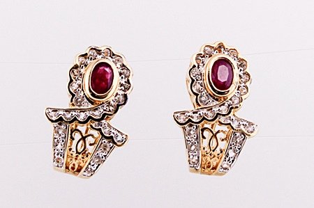 SILVER EARRING WITH RUBY AND WHITE TOPAZ: EARRING STERLING SILVER STONE RUBY FINISH POLISHED WEIGHT 2.00 CTS WEIGHT 7.00 GMS SHAPE OV LENGTH 3/4 INCH COLOR RED WHITE TOPAZ SHAPE RD