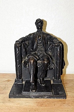 ORIGINAL BRONZE SCULPTURE "ABRAHAM LINCOLN MEMORIAL": ORIGINAL BRONZE SCULPTURE "ABRAHAM LINCOLN MEMORIAL" AFTER ARTIST DANIEL CHESTER FRENCH, BASE: 7"X8", 11" TALL