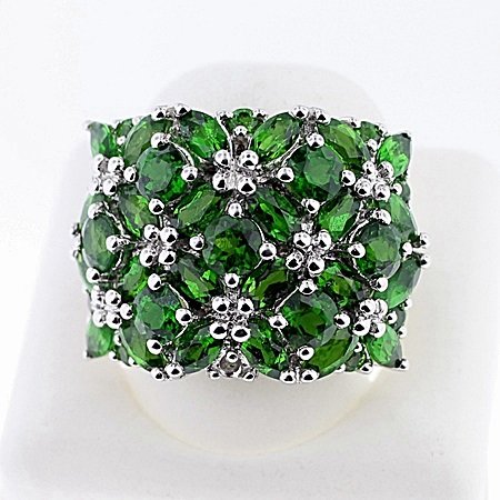 SILVER RING WITH CHROME DIOPSIDE AND WHITE TOPAZ: Stone : CHROME DIOPSIDE Metal : SILVER Cts: 5.00 Finish : POLISHED shape : RD & OVAL Gmwt: 12.50 color: GREEN Size: 7 Stone: WHITE TOPAZ Cts: 0.10
