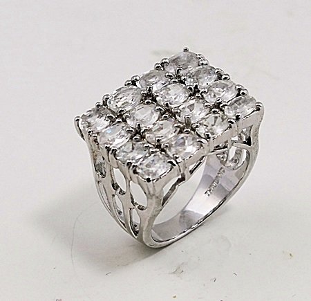 SILVER RING WITH WHITE ZIRCON: Stone : WHITE ZIRCON Metal : SILVER Cts: 6.00 Finish : POLISHED shape : OVAL Gmwt: 6.00 color : WHITE, size: 7