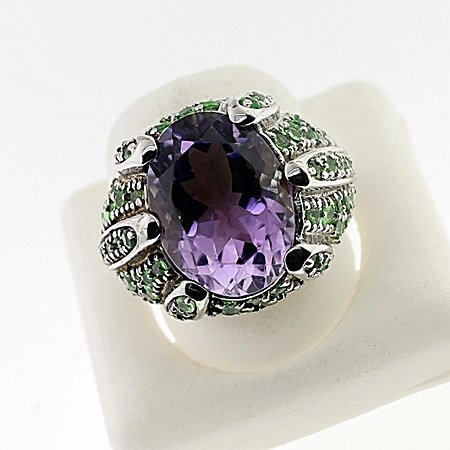 SILVER RING WITH AMETHYST AND TSAVORITE: Stone : AMETHYST Metal : SILVER Cts: 8.00 Finish : POLISHED shape : OVAL Gmwt: 11.00 color...
