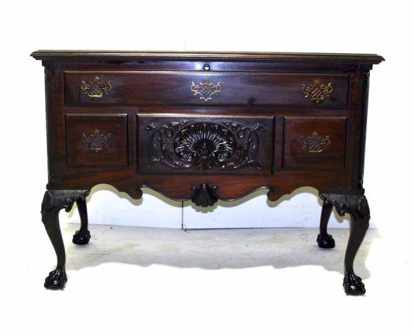 Mahogany Chippendale Style Lift Top Chest with Shel: Mahogany Chippendale Style Lift Top Chest with Shell Carved Case on Ball & Claw Feet. 33"h x 44"l x 20"d