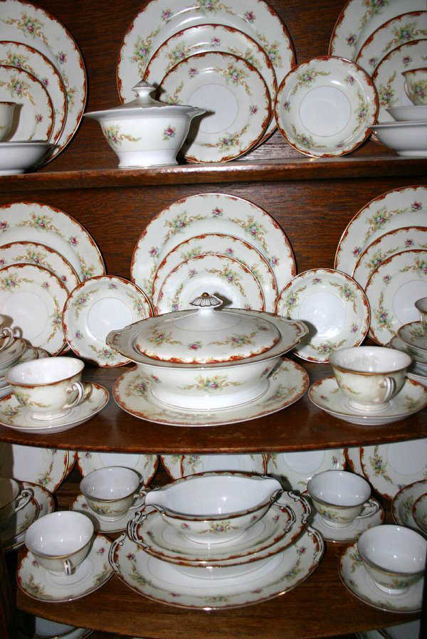 1357 Mira China Set, Made in Occupied Japan. 94 Pcs.