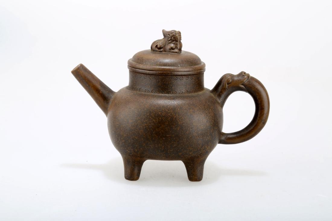 A CHINESE YIXING CLAY TEAPOT WITH LID & (1 of 7)