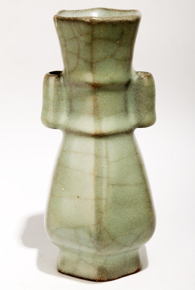 A GUAN-TYPE HEXAGONAL VASE WITH TWO EARHANDLES.C039 (1 of 5)