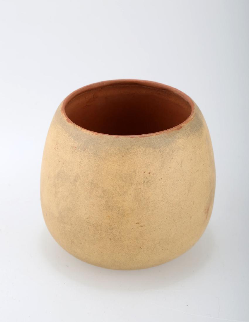 A CHINESE YIXING CLAY CUP WITH LID & CHARACTERS.C232.: A CHINESE YIXING CLAY CUP WITH LID & CHARACTERS.C232. Condition: perfect, no defects Age: unknown. Provenance: from private collection in New York City, USA. Measure: Height 2.5 ", diameter 2.85".