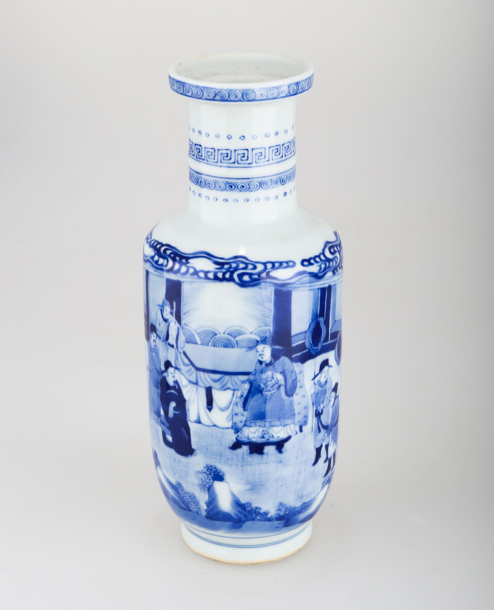 A BLUE AND WHITE PORCELAIN VASE. THE BASE MARKED WITH (1 of 10)