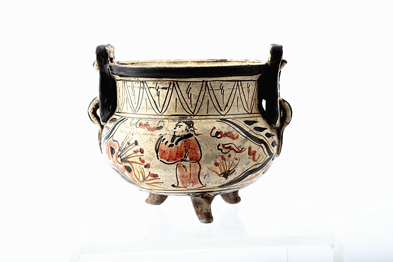 A WUCAI PORCELAIN TRIPOD CENSER: A WUCAI PORCELAIN TRIPOD CENSER China. Probably Ming dynasty. Probably 16-17 th century and later. Measure: Height 5.13 ", diameter 6.5" CONDITION: No other signs of damage, loss or repair. overall we