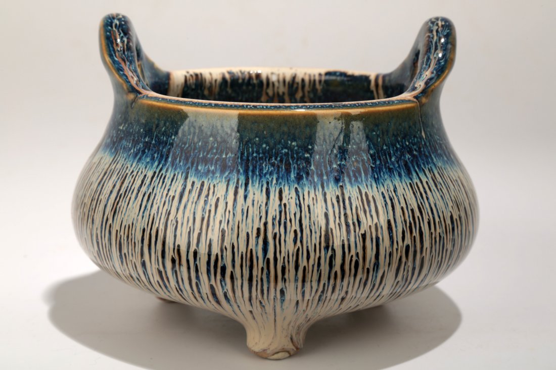 A JUNYAO TRIPOD CENSER WITH TWO EARHANDLES.THE BASE (1 of 9)