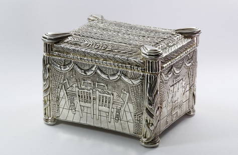 Etrog Box. Silver, Israel.: Etrog box. Hallmarked silver. Decorated on all sides. 12x16x11 cm. 620 grams. Very fine condition.