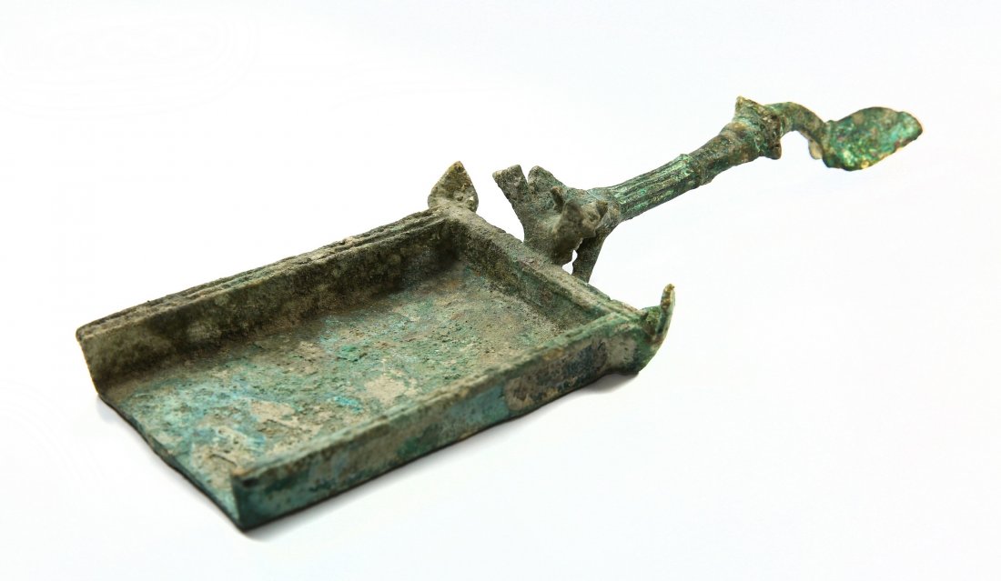 Bronze incense shovel; fluted handle (1 of 1)