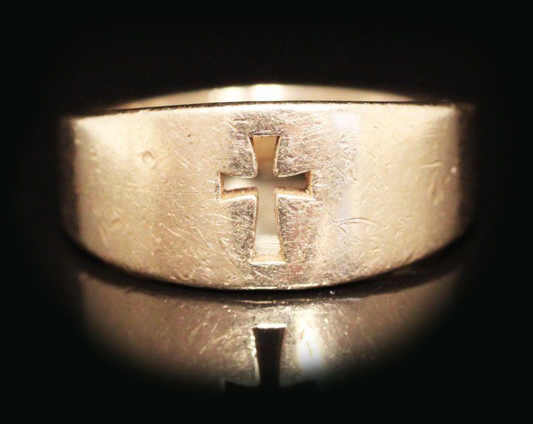 James Avery Ladies Crosslet Ring in Yellow Gold: Est. $300-$500 James Avery Ladies Crosslet Ring in yellow gold. 14kyg 6.82 grams. Classic cut out cross design. 8.75mm at widest point.