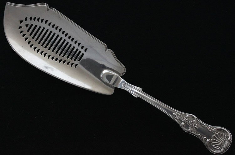 John Muir Scottish Silver Fish Slice: Est $ 120 - 180 John Muir Scottish Silver Fish Slice • made by John Muir Jr. of Glasgow, Scotland in 1830-1831 • bears the marks: (lion rampant), (tree, fish & bell), (duty mark), JMJR, L • 11 3