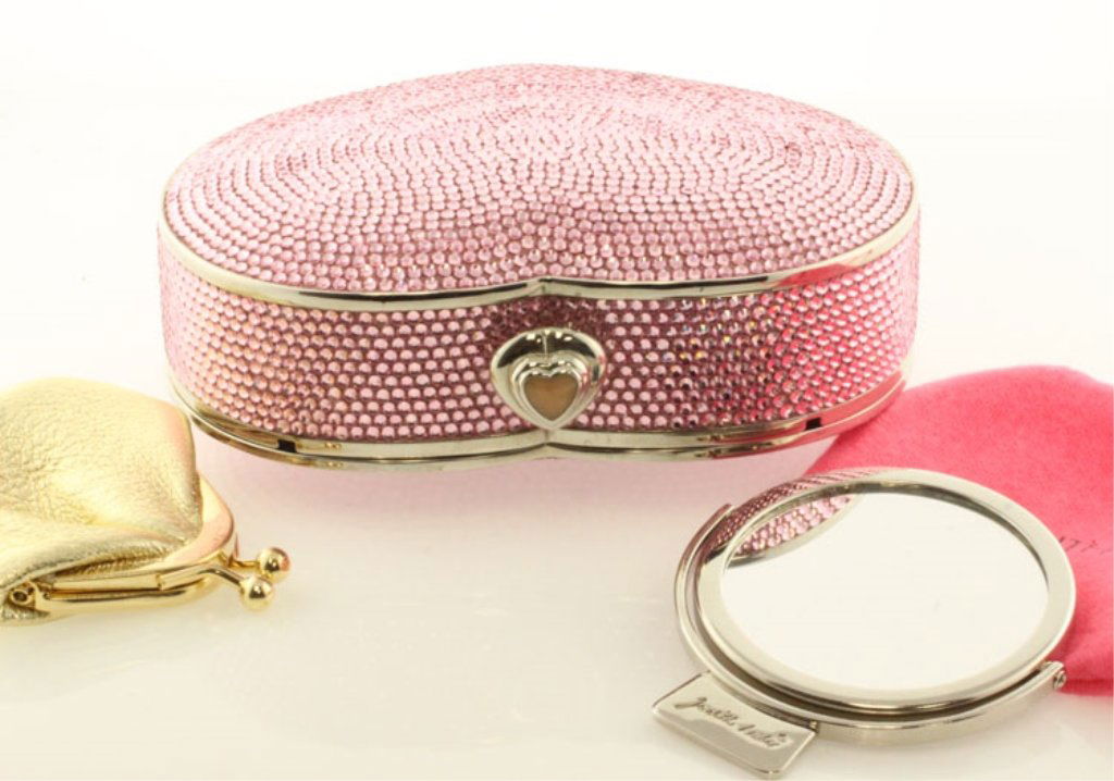 Judith Leiber Pink Crystal Heart Purse: Est. $950 - 1500 Judith Leiber Pink Crystal Heart Purse Judith Leiber pink crystal heart shaped purse. Purse is approx. 5 1/2 X 4 1/4 X 1 3/4. No missing stones. Purse is in good condition, has a coin