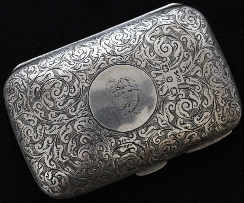 Minshull & Latimer Edwardian Silver Coin Purse: Est $ 40 - 60 Minshull & Latimer Edwardian Silver Coin Purse • made by Minshull & Latimer of Birmingham, England in 1901-1902 • bears the marks: (lion passant), (anchor), M & L, b • 3" in length