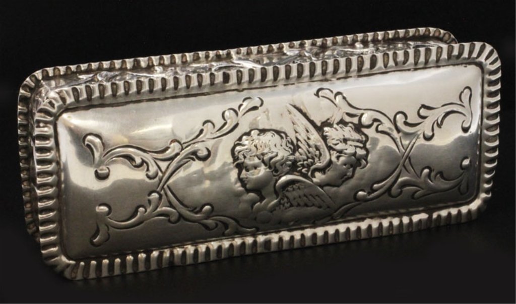 Syner & Beddoes Edwardian Silver & Gilt Box: Est $ 60 - 90 Syner & Beddoes Edwardian Silver & Gilt Box • made by Syner & Beddoes of Birmingham, England in 1902-1903 • bears the marks: (lion passant), (anchor), S (star) B, C • 4 1/2" in len