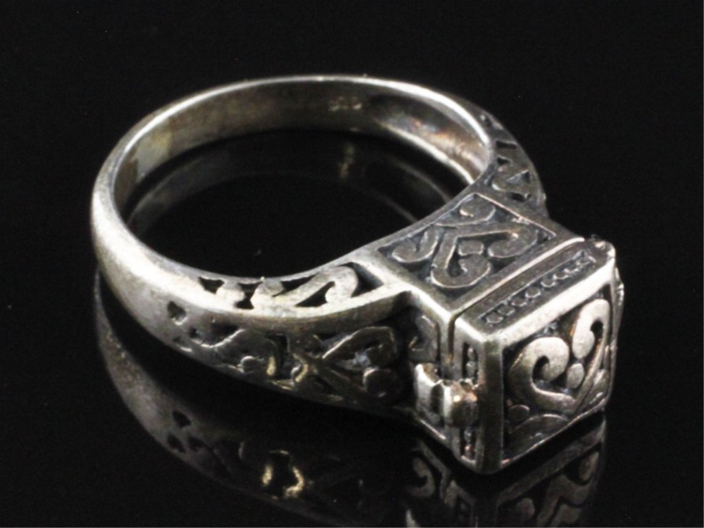 Vintage Style Sterling Poison Pill Box Ring: Est. $40 - 90 Vintage Style Sterling Poison Pill Box Ring Sterling ring is 6.18 grams. Nice filigree styling. Hinged lid is slightly over 1/4 X 1/4 inch.