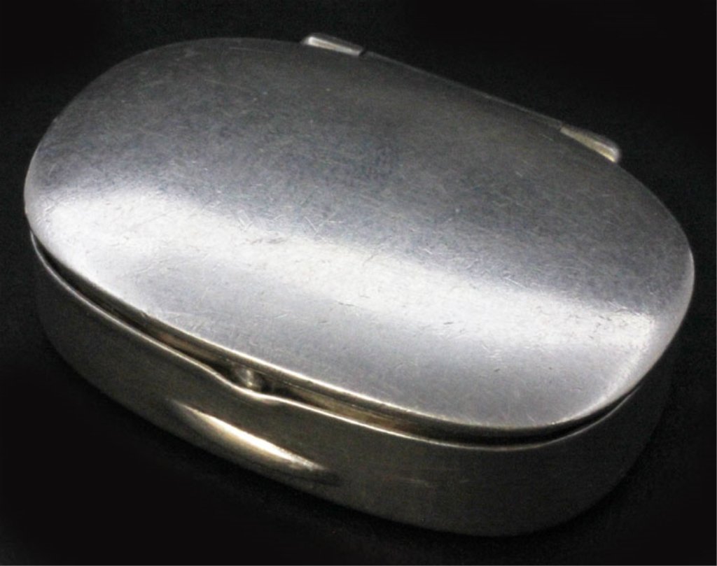 Blackington Silver and Silver Gilt Pill Box: Est $ 10 - 15 Blackinton Silver and Silver Gilt Pill Box • made by R. Blackington & Co of North Attleboro, MA circa 1900 • bears the marks: R B (with sword) Co (partially effaced), STERLING • 1 