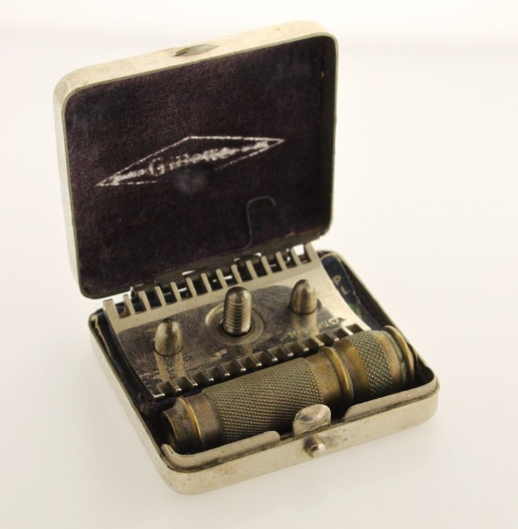 Gillette Vest-Pocket Razor: Est. $50 - 80 Gillette Vest-Pocket Razor. Stainless case. Comes with razor head, handle, handle extension and a Juanita blade still in wrapper.