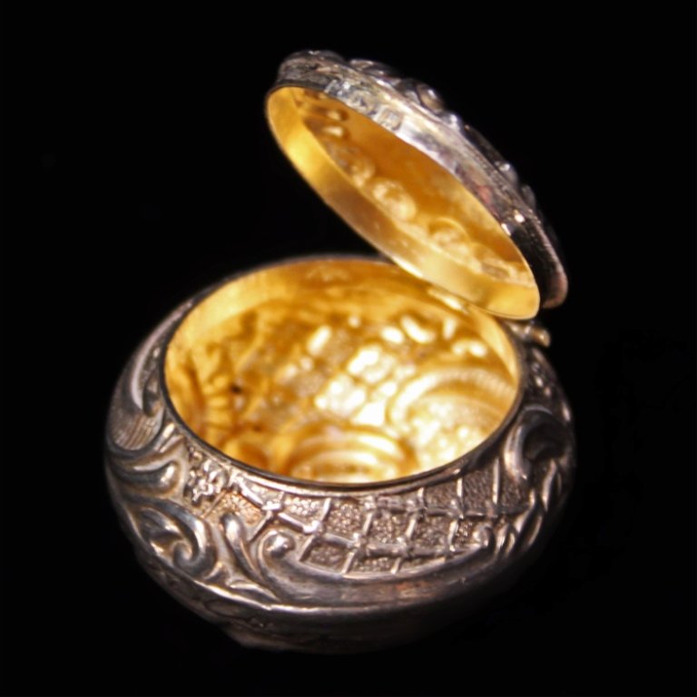 Sterling Snuff Box: Est. $ 20-30 Sterling Snuff Box AL Limited English makers mark has a vermeil interior and has an overall repousse floral design, lid and base both marked Birmingham Hallmarks 1901-02, Birmingham plate