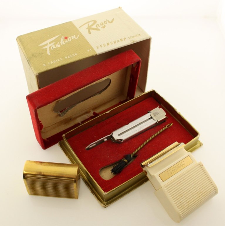 Ladies Eversharp Fashion Razor: Est. $ 35 - 50 Ladies Eversharp Fashion Razor Gold and white colored razor. Comes with cleaning brush, schick injector blades and original box. Box shows minor loss on edges and corners.
