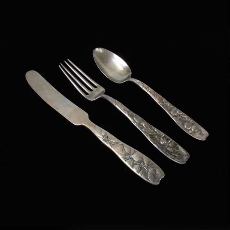 Whiting Berry Pattern Child's Set: Est $ 80-110 Child's Set made by Whiting with different berry patterns. The fork is black Haw Berry and measures 7" long x 3/4" wide, the spoon is Choke Berry and is 6" long 1 1/4" wide and the fork i