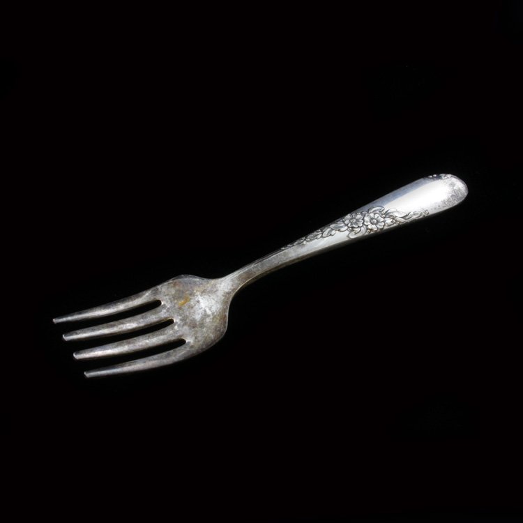 Roger Oneida Ltd. Baby Fork: Est $ 20-45 Silver Plate Baby Fork mark WM.A. Rogers, Oneida Ltd. with an unknown floral pattern. The fork measures 4 1/4" long x 3/4" wide and weighs .44 ozt.
