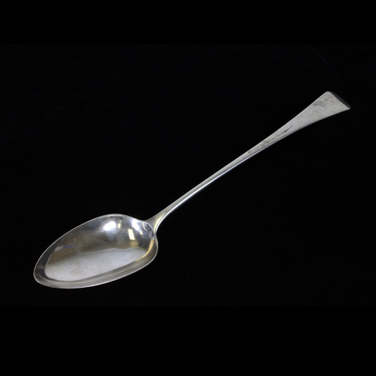 Large Thomas Wallis II Sterling Serving Spoon: Est $ 100-250 Large sterling serving spoon made by Thomas Wallis II with the L date mark for 1806. The spoon measures 11 1/2" long x 2 1/4" at the widest point and weighs 2.88 ozt.
