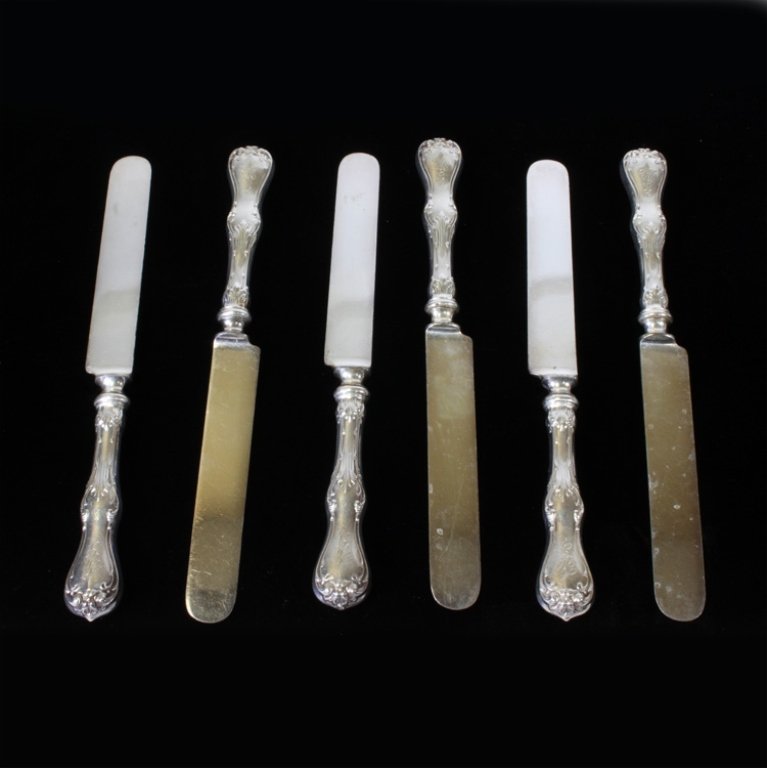 Set of 6 Whiting Duke of York Knives: Est $ 180-220 Set of 6 Whiting Mfg. Co. Blunt Hollow Knives with Bolster in the Duke Of York pattern marked Sterling and Pat. Dec 4, 1900. The end of the handle is monogrammed AMG. They measure 9" lon