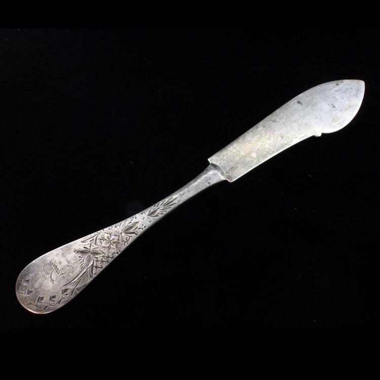 Whiting Antique Lily Sterling Butter Knife: Est $ 90-130 Sterling butter knife made by Whiting with the 1882 Antique Lily engraved pattern. The knife is monogrammed/ engraved with the letter B and the reverse of the blade is sterling, 5 and bea