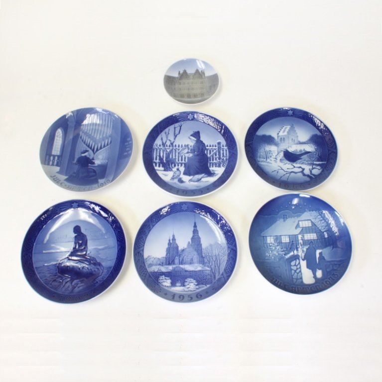 Set of 7 Royal Copenhagen Plates: Est $ 200-300 Royal Copenhagen, Hans H. Hansen blue and white plates and one Amagertorv smaller plate. The dates on the plates include: 1962, Jule After 1910, 1956, Jule After 1913, 1966 and 1955. The